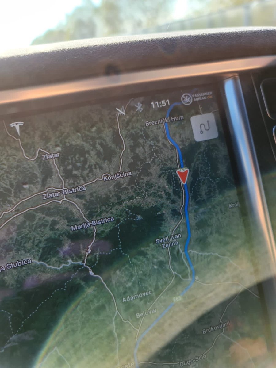 evclinic's tweet photo. @elonmusk @tesla #hacked #rooted #stolendata #databreach #serverhacked #mothershiphacked just to get your attention, we need RESTART MODEM button. Internet is bricking 5 time a day to all tesla users. Reboot mcu needed every time. https://t.co/ClVXzEOS1P