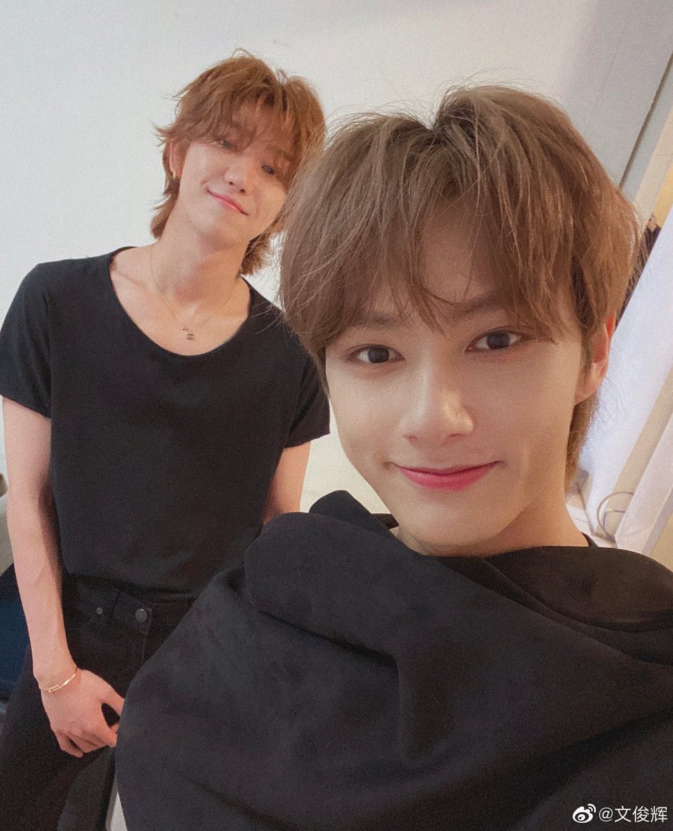 murasenosub's tweet photo. #Happy_THE8_Day 

付き合っては、、、ないんだよね？

永遠(とわ)に幸せであれ、、、 https://t.co/mOVPhQbEjA