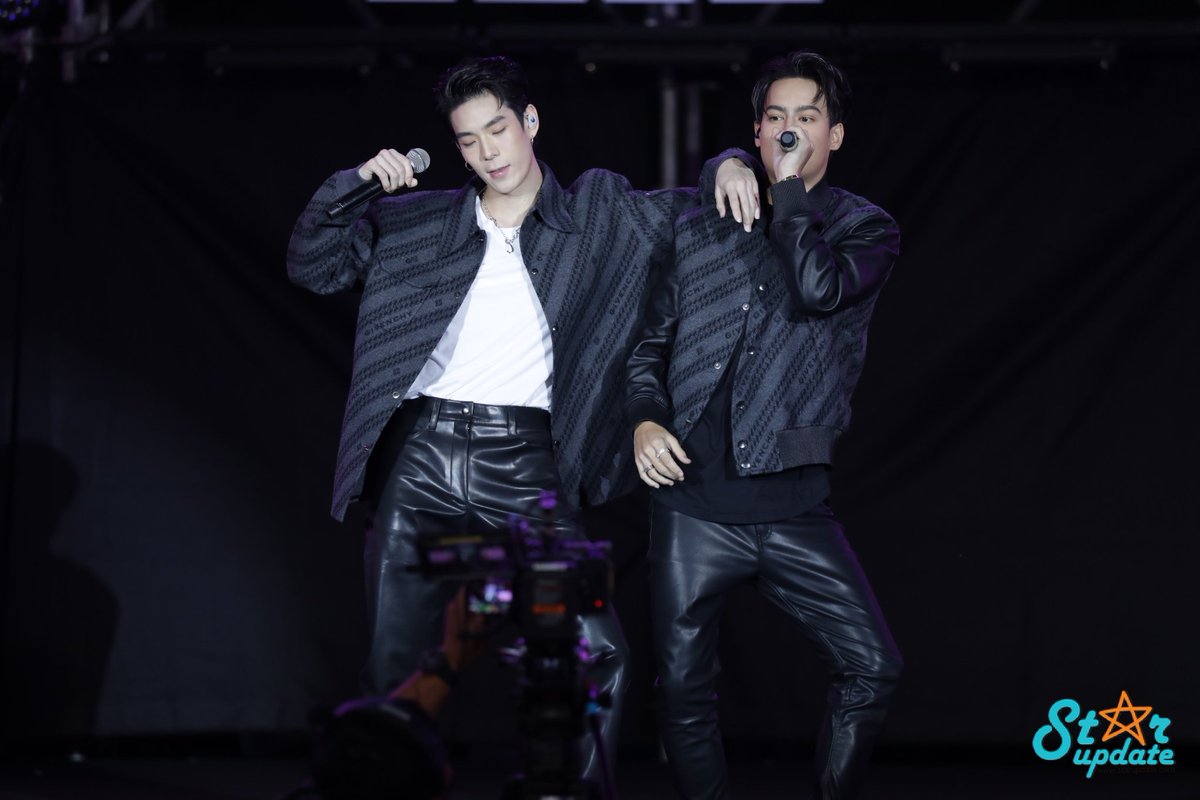 webstarupdate's tweet photo. "เจเจ-���อซ์" โชว์เวทีงาน JOOX x Siam Paragon Presents Thailand Top 100 by JOOX 2020
#JAYLERRxPARIS #jaylerr #IceParis
#StartUpdate https://t.co/ZNaLO7GQy0