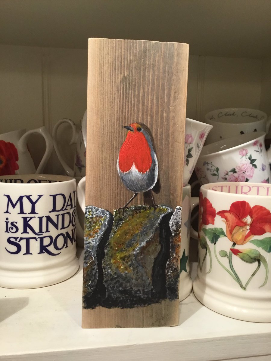 juliatetley's tweet photo. A busy couple of days producing these three little garden birds recycled timber pictures, for @ThorneKaren
Acrylic paint on recycled rustic fence wood. Nail holes & all! #Robin #Goldfinches #BlueTits #KeepingBusyInLockdown #CovidCrafting #Rustic https://t.co/gvaHURejVd