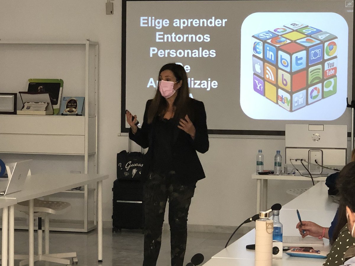 miguelfloro's tweet photo. Hay profesores que tienen Ángel porque siempre comunican con el corazón así es nuestra profesora de hoy @evacolladoduran que nos enseñará cómo mejorar nuestra #MarcaPersonal y cómo mejorar nuestras opciones para conseguir empleo https://t.co/htY6AG110F