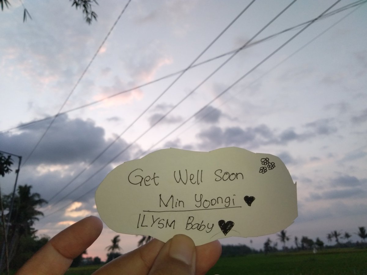 Ksj_mymoon's tweet photo. Get well soon my dear. And please remember i'l always be waiting for you. 
I love you💜✨

#GetWellSoonYoongi
#skyforyoongi
#ByARMY https://t.co/9dwE72kzo4