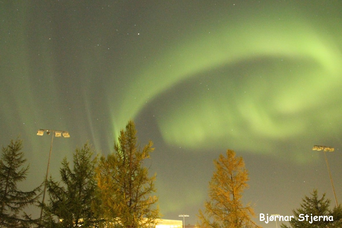 Bjsjer's tweet image. Nordlys over Saupstadringen natt til mandag den 28 / 9.2020.  En September natt.