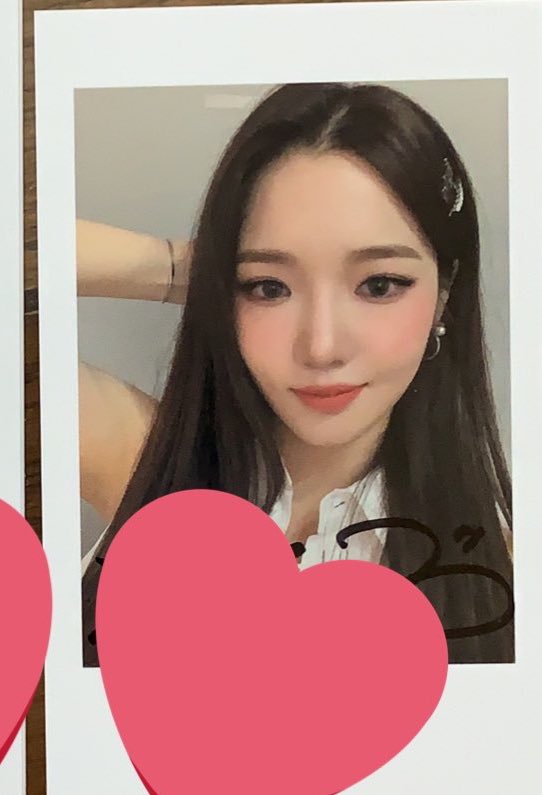 fromis_030's tweet photo. @liar__pom こちらと交換可能でしょうか？💦今回のアルバムのトレカ、以外もおつけすることもできます！ご検討お願いいたします😭 https://t.co/qx93oE4iSj