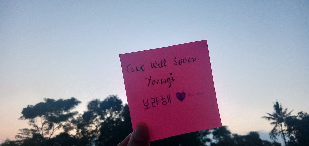 spaceesy's tweet photo. Hi Yoongi! langit sore indah kan? Suka langit ga Yoon? Aku suka bgt liat langit apalagi langit sore hehe. Yoongi cepet sembuh ya semoga bisa ketemu ARMY dengan Yoongi yang lebih sehat dan kuat!! WE LOVE YOU YOONGI
#skyforyoongi #GetWel lSoonYoongi #ByARMY @BTS_twt https://t.co/A0wTJepnmI