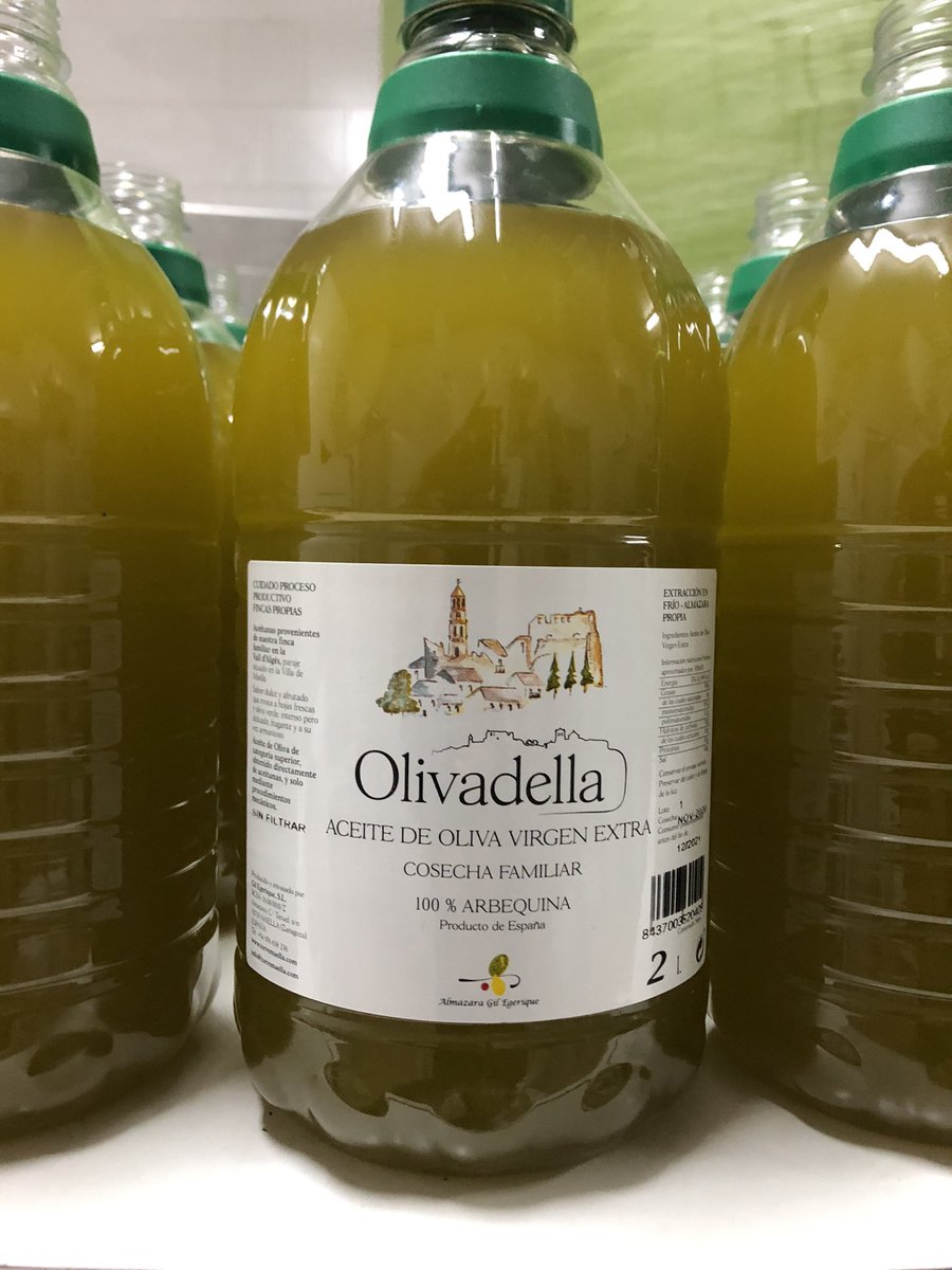 torremaella's tweet photo. En marcha campaña 2020/21, primera semana pasada, la lluvia nos hace parar pero ya tenemos el primer #AOVE #Olivadella #Sinfiltrar #olidelraig #aceiteenrama https://t.co/ztXR7WhhTl
