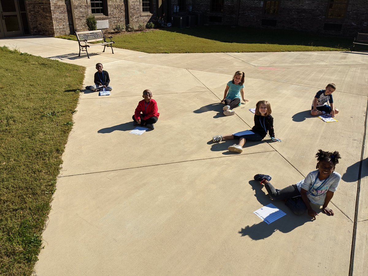 Mrs_Bee__'s tweet photo. Beautiful weather + math games = happy students and teachers 🤓☀️ #sesfirstgrade #limitless @MrsShellsClass @SycamoreElemen1 https://t.co/CSmxEFNjf7