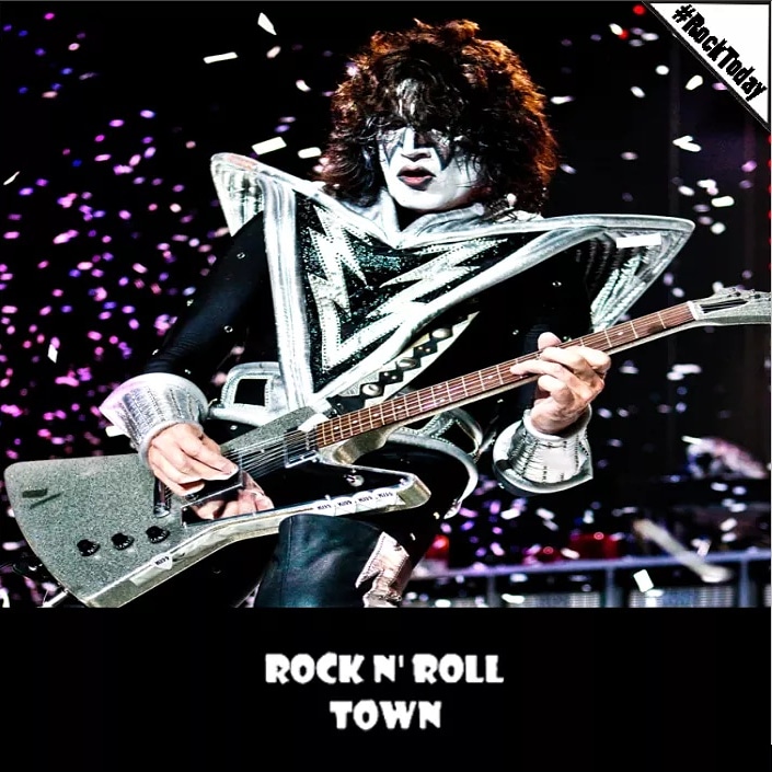#RockToday
📅 07/11/1960 📅

Γεννιέται ο <a href="/tommy_thayer/">Tommy Thayer</a>, κιθαρίστας των <a href="/kiss/">KISS</a>.

#RnRT #Towners #TommyThayer #KISS #Guitarist #Birthday #HappyBirthday #KISSFans #Hard #Rock #Glam #Metal #Music #History