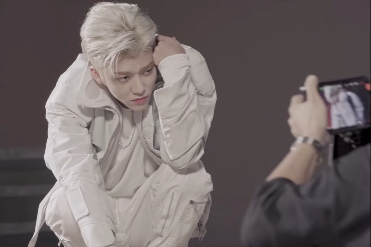 ชอบพี่แจมินเวลาทำตาง่วงนอนตอนถ่ายรูปอ่ะ มันเป็นเซ้ะซี่ มันถูกใจหนูಥ_ಥ