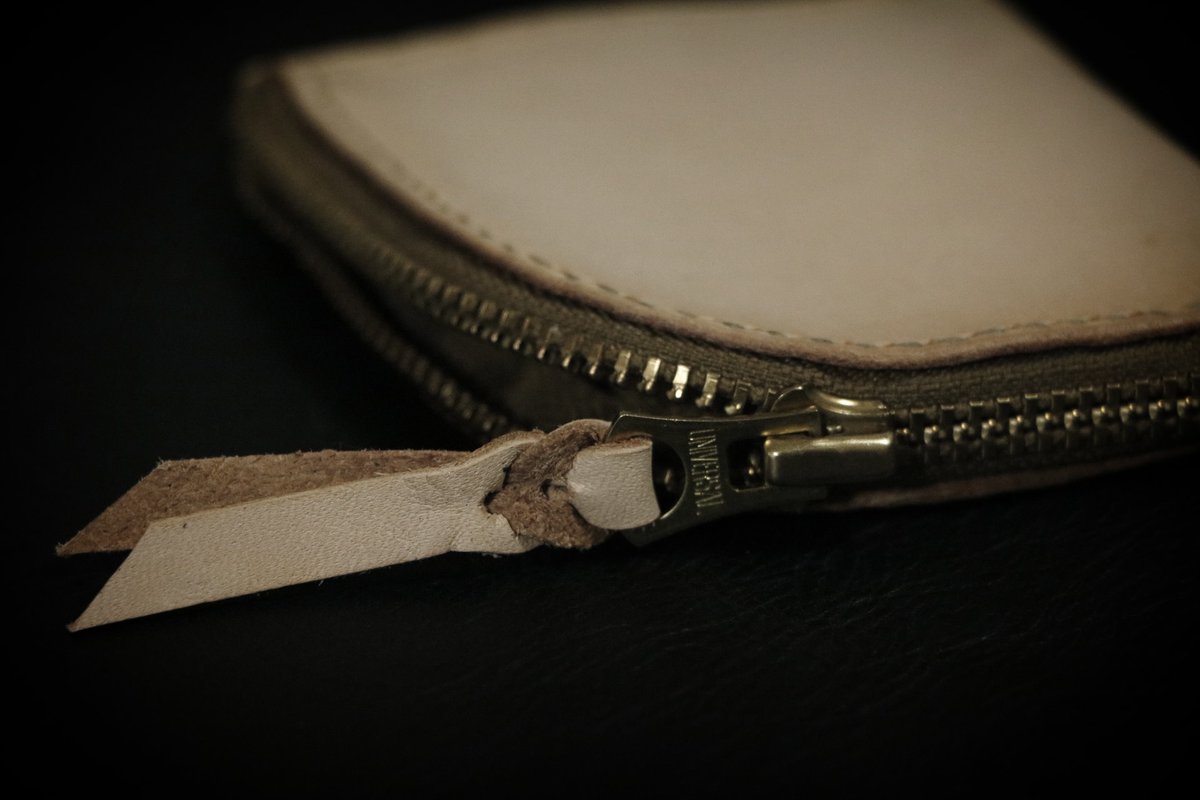 HjKouki's tweet photo. -
#関西ヌメ #ヌメ革
#zipwallet #mediumwallet 
#mimiwallet #wallet
#leathercraft #leather
#universal https://t.co/pPsfdBIMFW