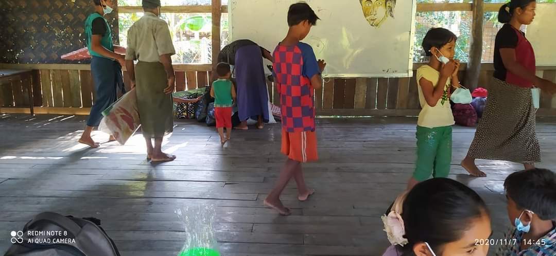 About 70 civilians from Kalabone village tract of Ramree township take refuge in the downtown of Ramree, after #Tatmadaw coming into the villages and detaine the civilians