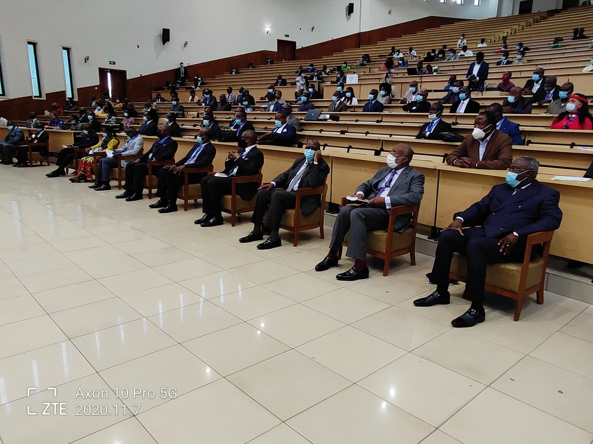 Honoré d'avoir été paneliste à l'occasion de la cérémonie de présentation &amp; dédicace des deux derniers romans de #Henri_Djombo "L'avenir est dans ma tête" &amp; "On arrivera toujours quelque part" ce, à l'occasion de la journée internationale de l'écrivain africain célébrée le 7 nov.