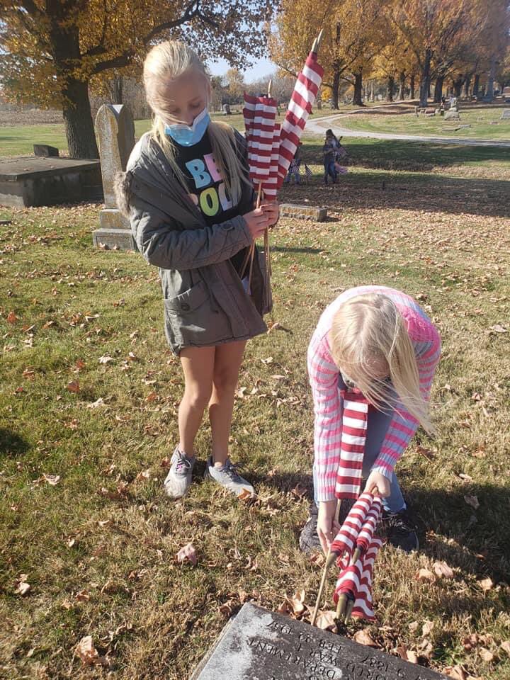 TGStribepride's tweet photo. Today 6-8th Grade visited Tamaroa Cemetery to put flags on Veteran's graves! A big THANK YOU to Linda Hilt for the flags &amp; Brian Morrow for letting us pay our respects. An even bigger thank you to those who have served, both past and present. Visit our Facebook page for more pics https://t.co/RVJmfTsxJ0