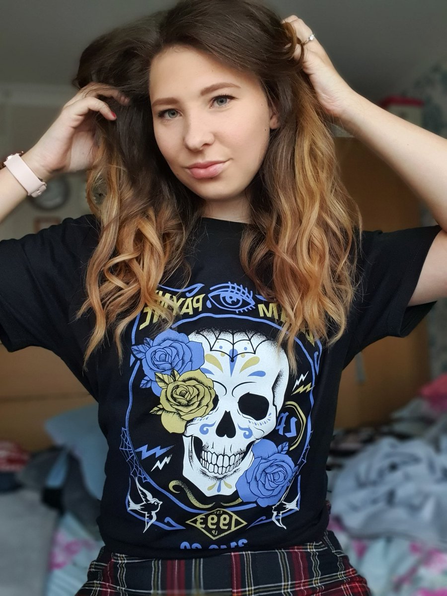 Oliverose97's tweet image. My shirt came today and had to have a mini photoshoot wearing it. Absolutely love it!! @LiamPayne #LPShowact3 #LPHalloween