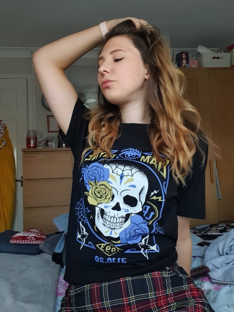 Oliverose97's tweet image. My shirt came today and had to have a mini photoshoot wearing it. Absolutely love it!! @LiamPayne #LPShowact3 #LPHalloween