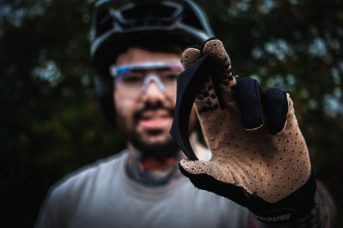 Our asymmetrical yoke allows for exceptional clearance, even when running a 2.6inch 29er tyre on the rear! Clearance has been pretty important from day 1 because you know... Every rides a slop fest... 🇬🇧 🏴󠁧󠁢󠁷󠁬󠁳󠁿💦 Also thanks to <a href="/jr_3ds/">JR3DS</a> for printing us our sample 🙌