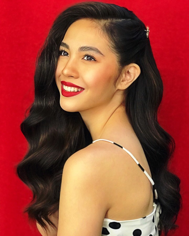 JanellaReigns's tweet photo. Throwback photos of @superjanella when she promoted #MMKMagicOfLife on @itsShowtimeNa โฃ๏ธ https://t.co/EnwrkuGurR