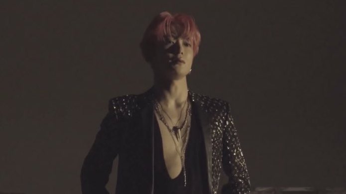 jaehyunbom__'s tweet photo. jaehyun                        

past ver. 🔥                future ver. 👶🏻 https://t.co/ErqXCwMzJk