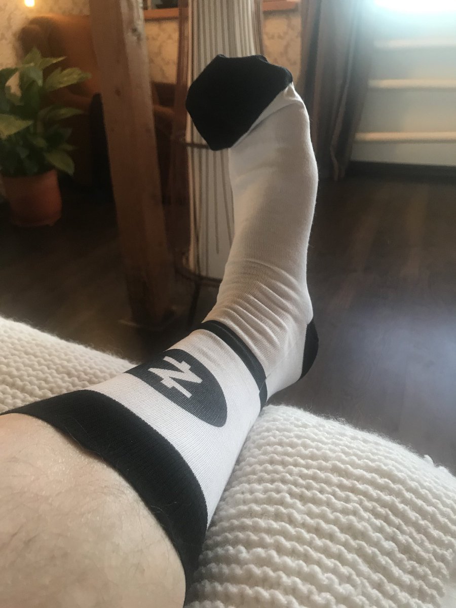 Когда выиграл в крутом крипто конкурсе в Твитере носочки ⁦<a href="/ElectricCoinCo/">Electric Coin Company (ECC)</a>⁩ #zcash