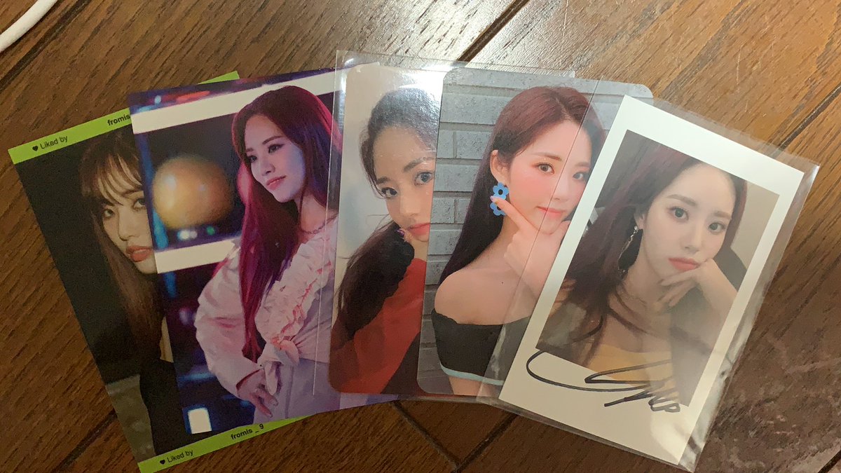 fromis_030's tweet photo. @93npxx こんばんは〜こちら全てで5555円で買取お願い出来ますでしょうか？ https://t.co/uCOvxD8Etg