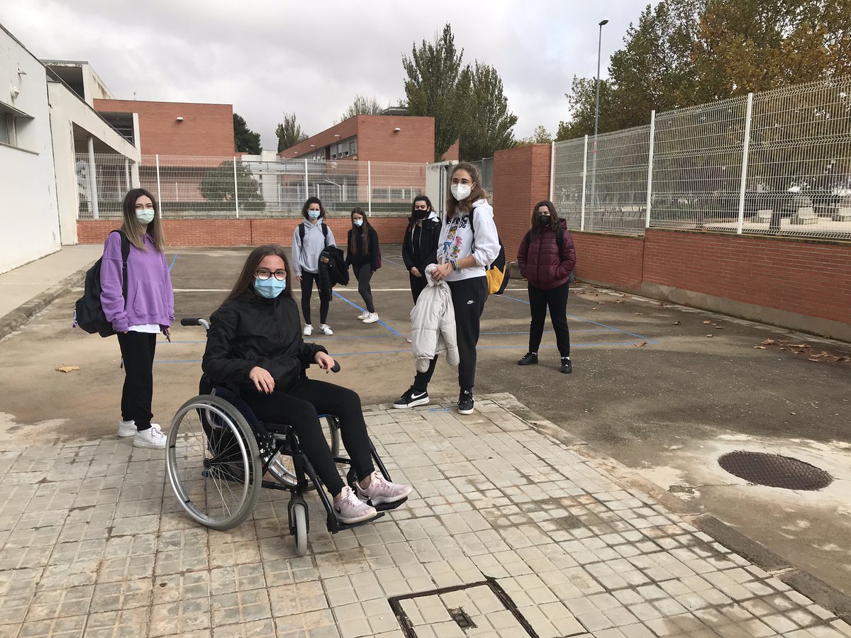 EfAlameda's tweet photo. Ayer nos dimos cuenta de muchas cosas. Gracias @_yagoponce por prestarnos la silla https://t.co/GPPjmAg7T8