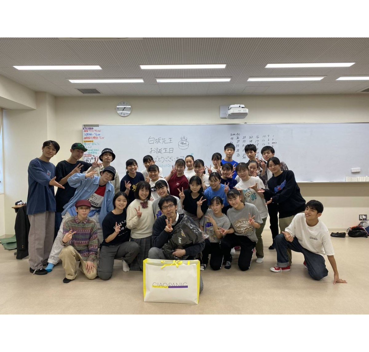 whiteslopeharve's tweet photo. 誕生日でした
クラスの生徒、クラブの部員、同僚やダンス関係の方、友人や家族から等たくさんのお祝いのメッセージを頂きました。
これからもまだまだ精進します！
みなさま、ありがとうございました！
#JustFunk
#aile
#JiggyBlaze
#MadScamp
#Luar
#PhatJunkie
#RadicalToys
#Dazzle
#FlapVigor https://t.co/JCQ6gxCzAa
