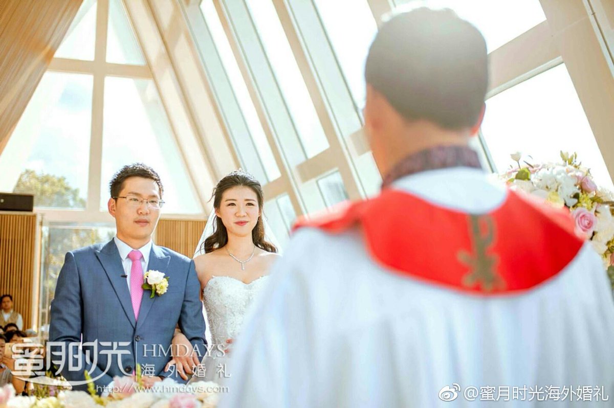 Hmdayswedding's tweet photo. 50人豪華婚禮和晚宴升級案例分享。以柔和的粉白綠色，征服剛硬線條的無限教堂，以輕森浪漫的綠植垂吊，揉入海島風情的椰林後花園。愛她，便給她獨一無二，不求奢華，但求別緻。蜜月時光出品峇里島婚禮  .婚禮婚慶策劃
----
we-chat: hmdays-wendy or hmdays999
email: service@hmdays.com
web: http... https://t.co/KaZ9L6Kb9M