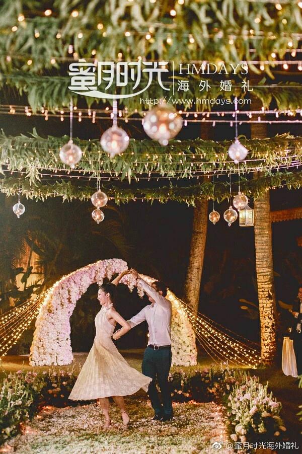 Hmdayswedding's tweet photo. 50人豪華婚禮和晚宴升級案例分享。以柔和的粉白綠色，征服剛硬線條的無限教堂，以輕森浪漫的綠植垂吊，揉入海島風情的椰林後花園。愛她，便給她獨一無二，不求奢華，但求別緻。蜜月時光出品峇里島婚禮  .婚禮婚慶策劃
----
we-chat: hmdays-wendy or hmdays999
email: service@hmdays.com
web: http... https://t.co/KaZ9L6Kb9M