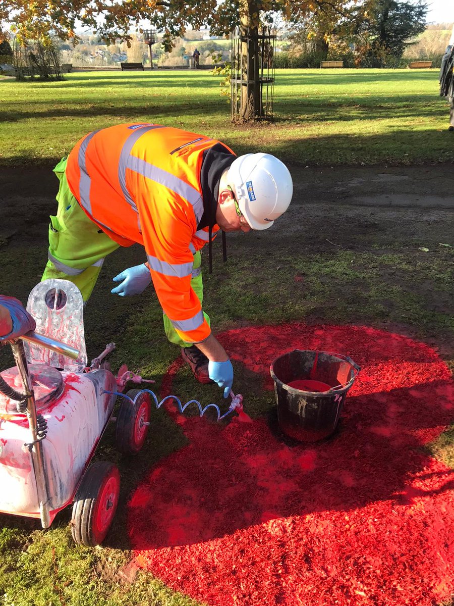 HfdsCouncil's tweet image. Remembrance Sunday | People follow the new restrictions &amp;amp; mark Remembrance Sunday on 8 November at home this year, rather than gathering at war memorials. Our colleagues at Balfour Beatty Living are busy across the county showing our respect, lest we forget
