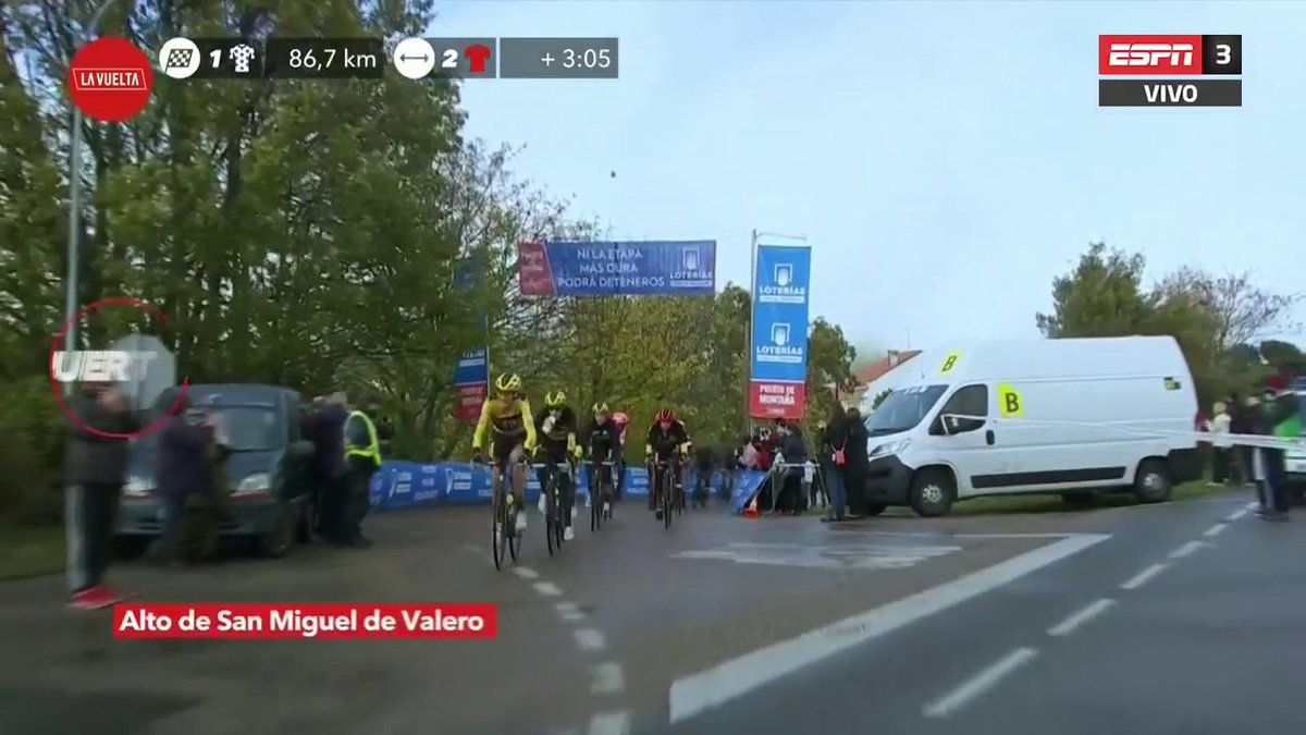 ESPNCiclismo's tweet photo. #LAVUELTAxESPN Ya entramos en la zona de menos de 100 km. para que culmine la etapa, se viene lo importante. 

¡Estamos en vivo por #ESPN2 (Colombia), #ESPN3 (Sudamérica) y @ESPNPLAY con la etapa que define #LAVUELTAxESPN! https://t.co/1EacO93Eii