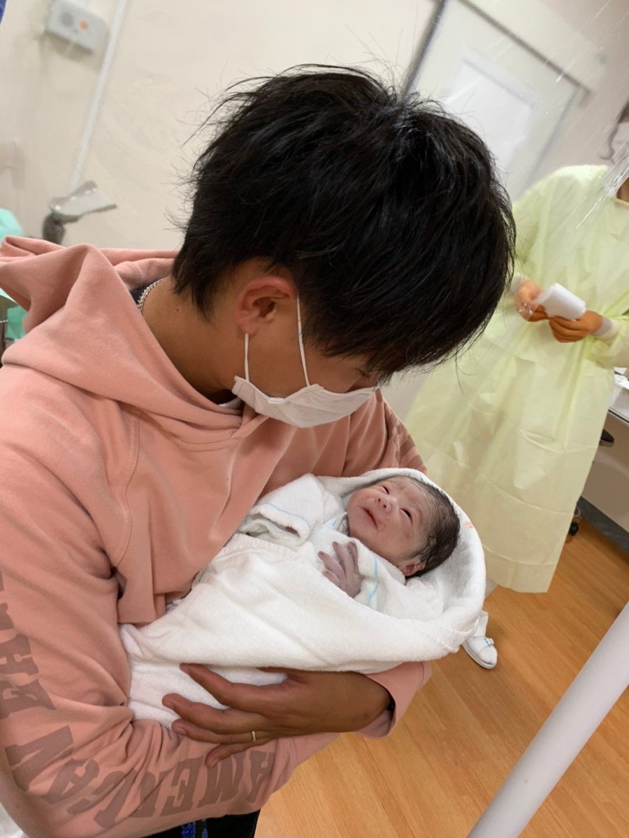 410Kkf's tweet photo. 愛しの嫁が愛しの息子を
産んでくれました!!
お疲れ様です！ありがとう🤞
家族4人で頑張りまそ👏 https://t.co/R9ICn9LwBq