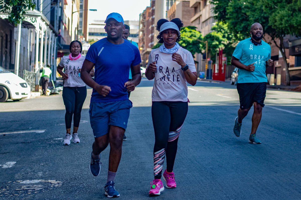 BraamfieRunners's tweet photo. Saturday 07 Nov // 10km Gang gang
Better, Faster and Stronger.
.
#BRAAMFIERUNNERS
#BADXBRAAMFIE
#BRAAMFIESTRONG
#SIXPACKINOURLIFETIME
#WITHORWITHOUT
#SIMEKAHLE
#BESAFE
#RUNWITHAMASKON https://t.co/ZozJn9xXM6