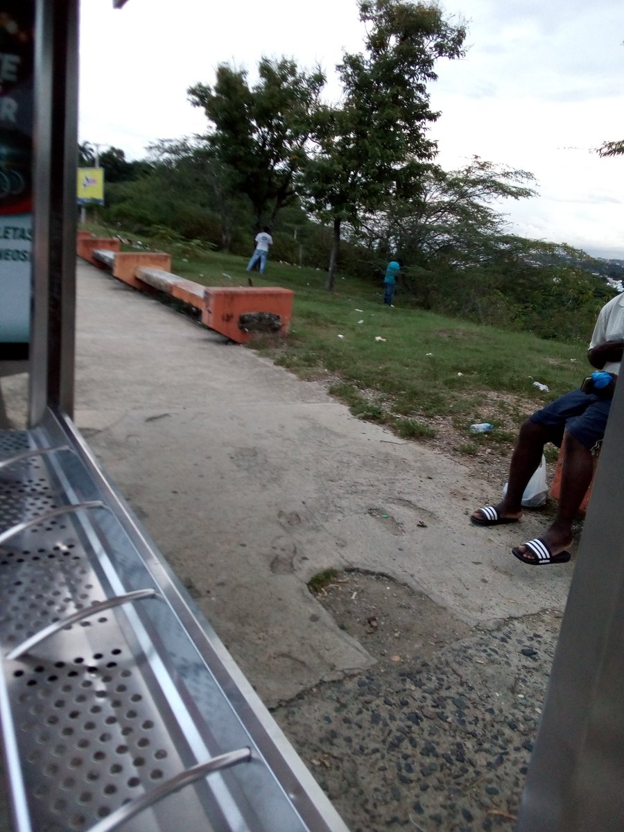 lavozdelyaque's tweet photo. #banospublicos en la para 131 también las diferentes #rutas Cómo la #rutaL #rutaM #rutaCA #rutaU en fin todo el que pasa por hay https://t.co/ctBykzkIJ6