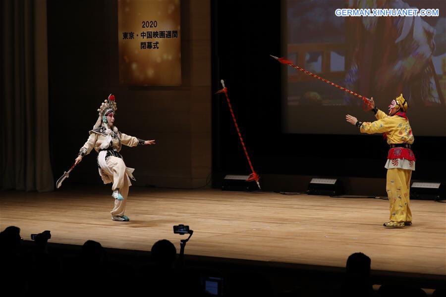 soliusya's tweet photo. 一年に一度の「2020東京中国映画周間」閉幕式兼金鶴賞授賞式が、東京・有楽町の朝日ホールで開かれた。招待に応じて授賞式のために京���の「孫悟空大戦白骨精」の一部ご披露して、ご来場した来賓のために京劇の部分を紹介することができて、とても光栄です。 https://t.co/Sez2KKor1H