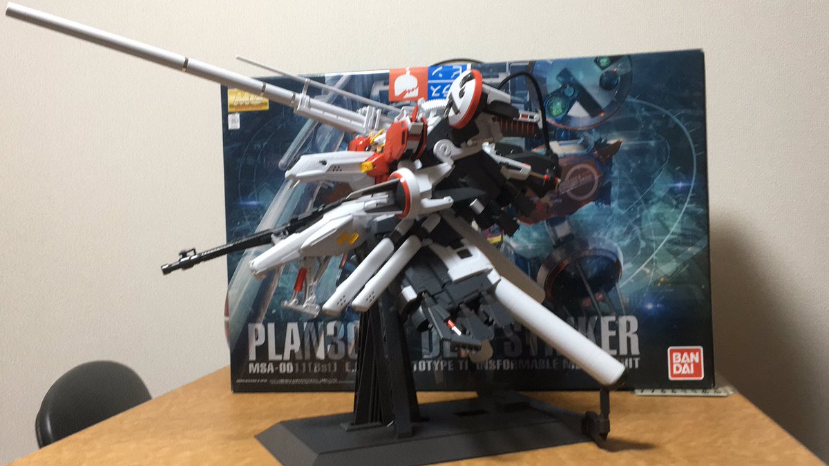 k_yozakura118's tweet photo. #PLAN303E #DEEPSTRIKER 取り敢えずカタチにはなったな…

カッコイイ🤩ってかサイズがヤバいw

作っていて楽しい機体だったぜ👍

みぅちゃん（@miu1213miudp）こんなに良いキット本当にありがとう😭

神頼みする時はこの機体に手を合わせてお供物して拝んでみます
(=´∀｀)人(´∀｀=)ｲｪｰｲ https://t.co/Wf1BDppOcS