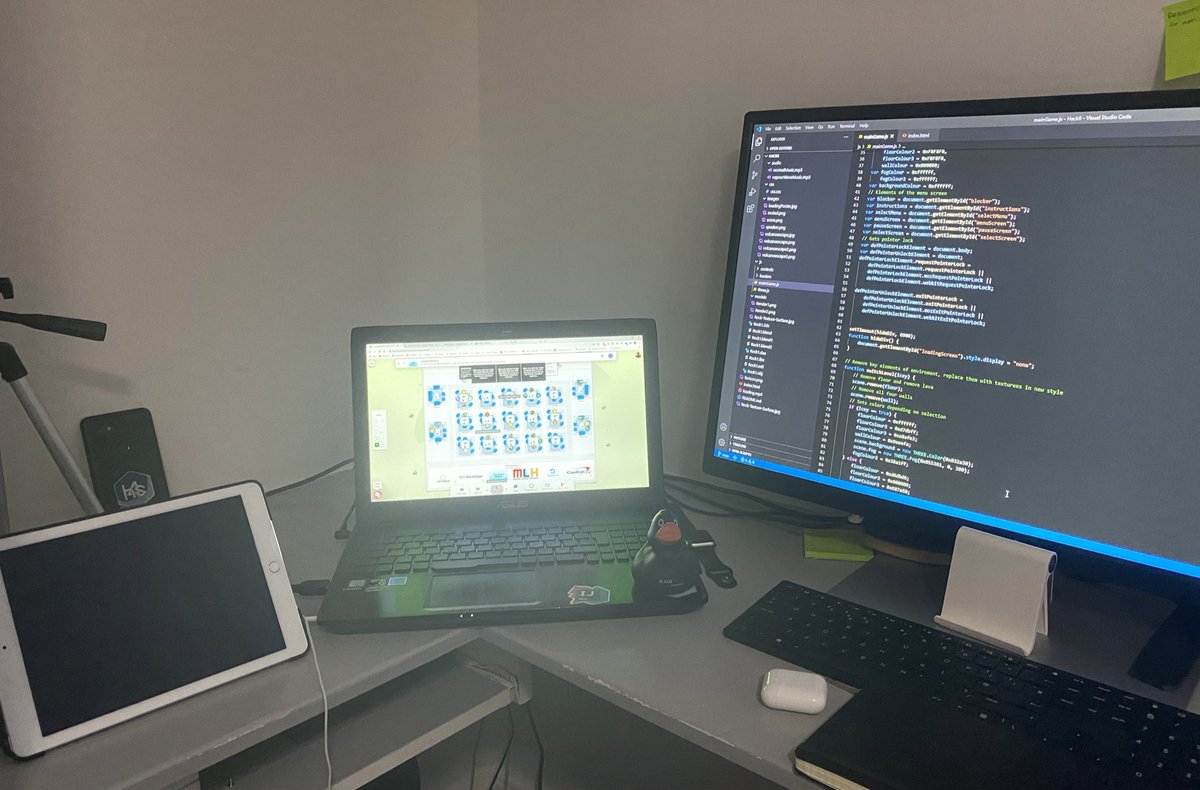 kingmannii's tweet photo. Here’s mine @hackSheffield #hs6desk #hacksheffield6 #blackduck Look for the #hs4 Easter egg https://t.co/QUNgQef8M0