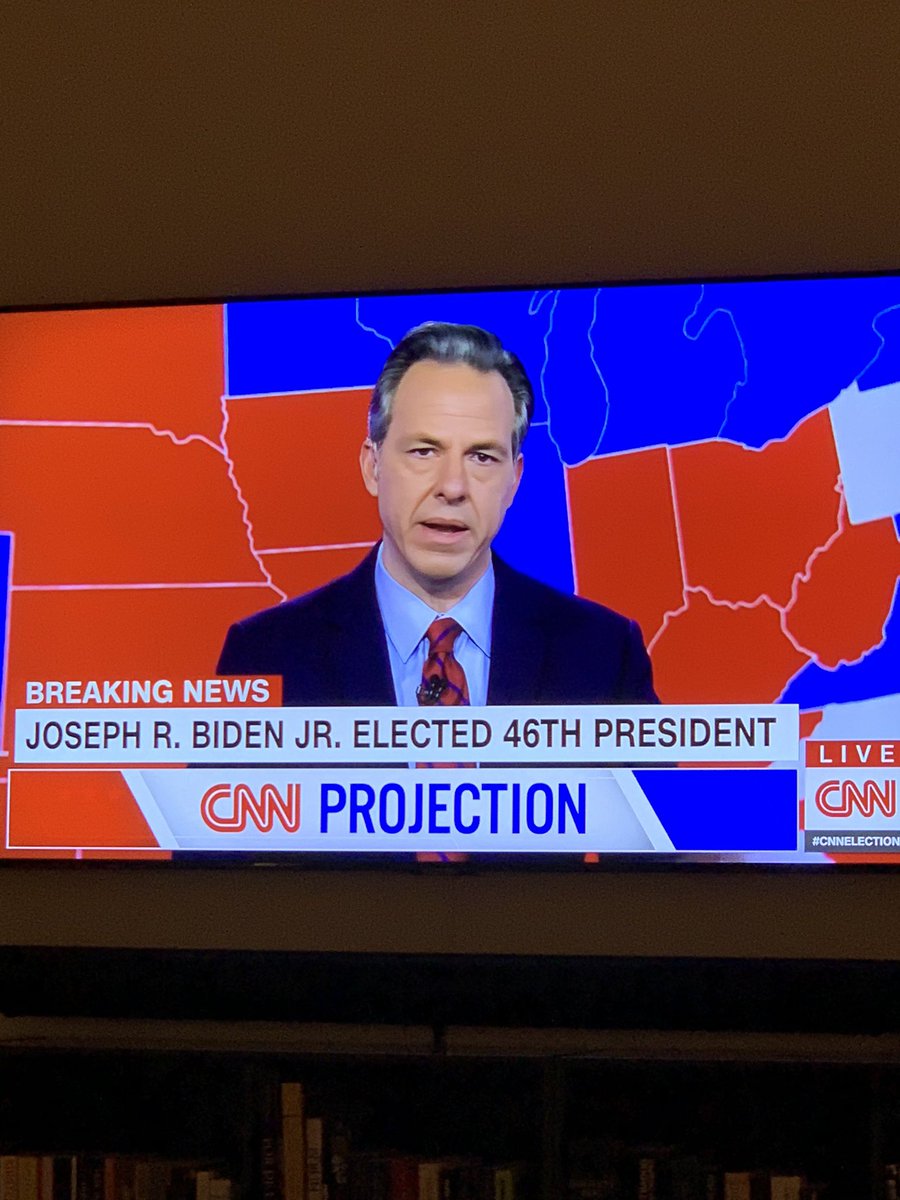 Helenebogvad's tweet photo. Biden vinder siger CNN #USElection2020 https://t.co/Vl88u1EbdG