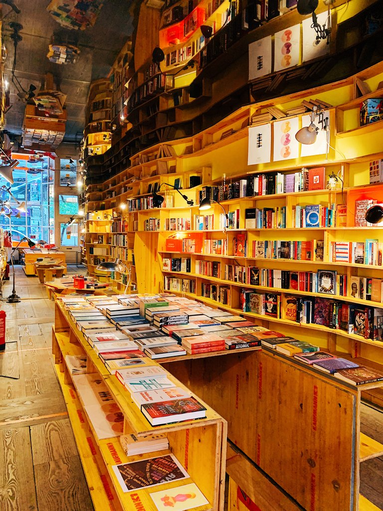 Show your love for Libreria during Lockdown 2.0 by browsing the best of our curated themes on l8r.it/Fnju - all profits from your purchases will support the shop 👉 l8r.it/vMYc