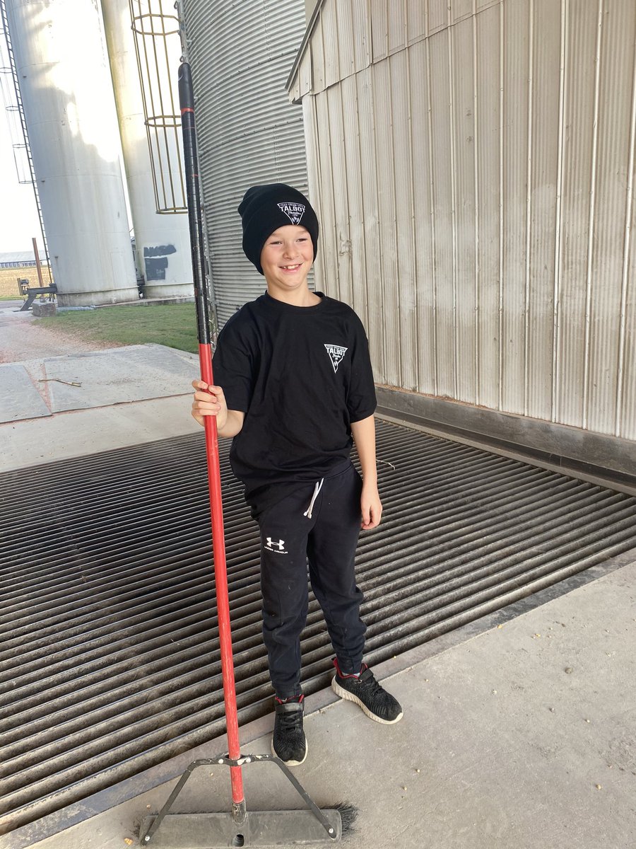 TalbotElevators's tweet photo. We’re ready to receive at both our Aylmer and Stratfordville locations today. Jack and Nolan are here to help weigh you in and run samples! #FamilyBusiness #LearningYoung #TalbotElevators https://t.co/MafyWrPSsz