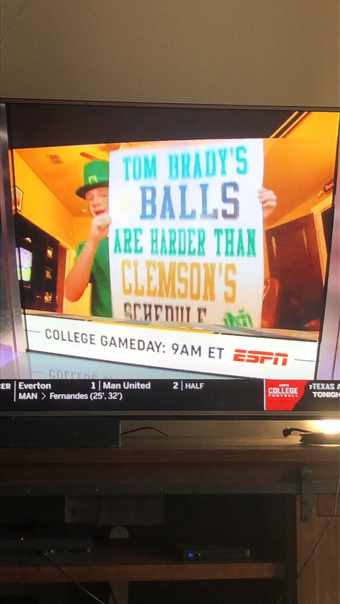 Murph950's tweet photo. What a sign. #GOIRISH https://t.co/KyGLT7KBnf