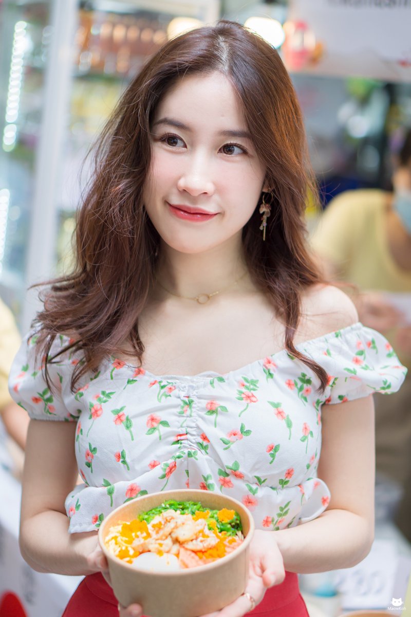 DEVILmechanical's tweet photo. อายุ 26 แล้ว.. เจตสุภาจะแต่งสวยมาขายอาหารญี่ปุ่นยังไงก็ได้! ✨❤️
..
【 Follow 】
Facebook : https://t.co/yU5mcXxGCl
Instagram : https://t.co/qQTDA92XGc
______
#JanChan #แจนจัง #YipoonBento #Tororipudding #Fattival #MaowKohGallery https://t.co/0kX035MkO6