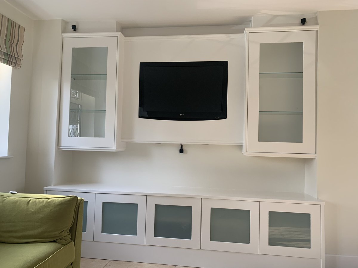 Hertsdecorator's tweet photo. Project #pottenend completed. @BenjaminMooreUK products on Ceiling, Walls and Kitchen units. https://t.co/ocmkzVgZ6I