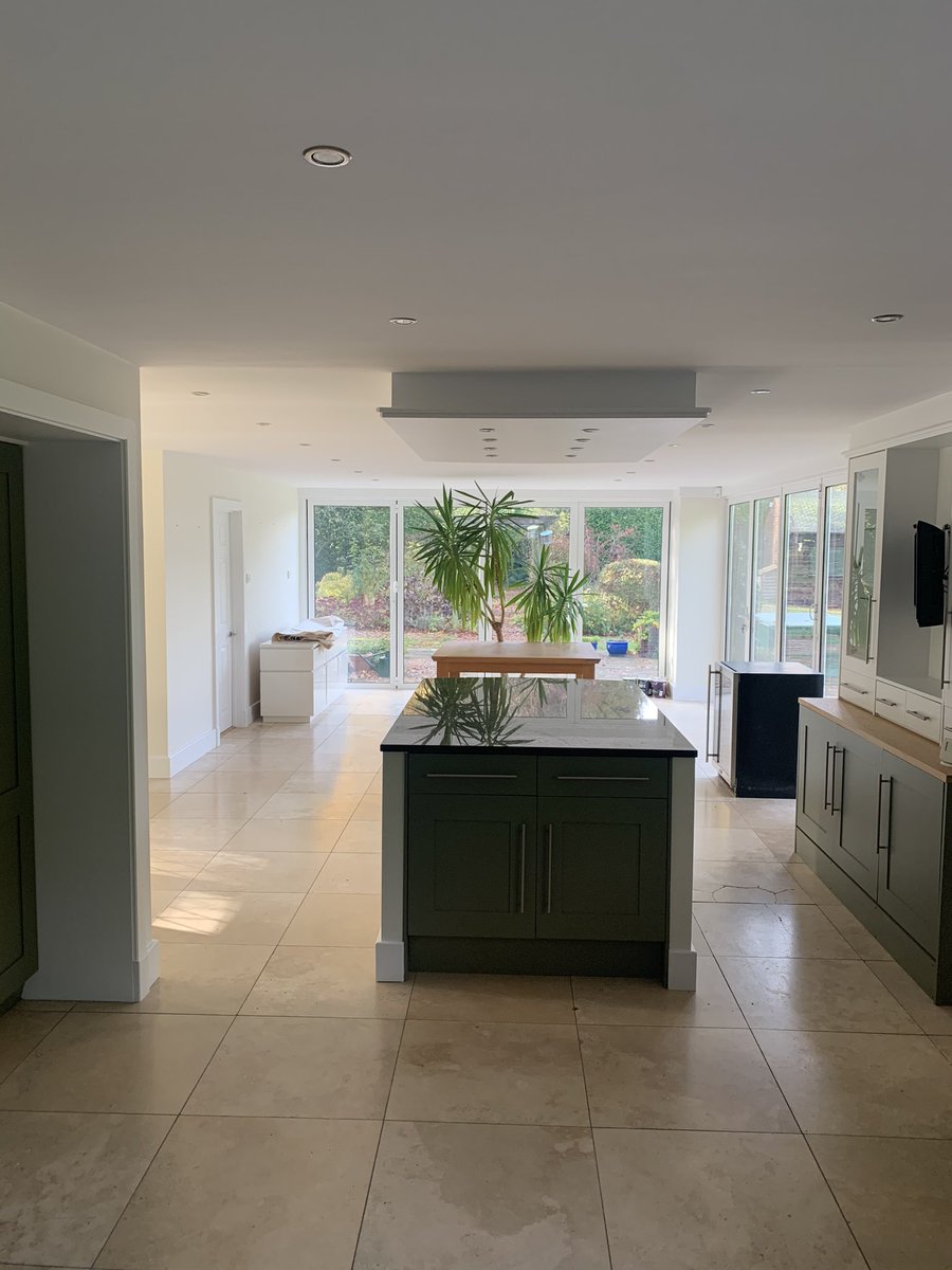 Hertsdecorator's tweet photo. Project #pottenend completed. @BenjaminMooreUK products on Ceiling, Walls and Kitchen units. https://t.co/ocmkzVgZ6I