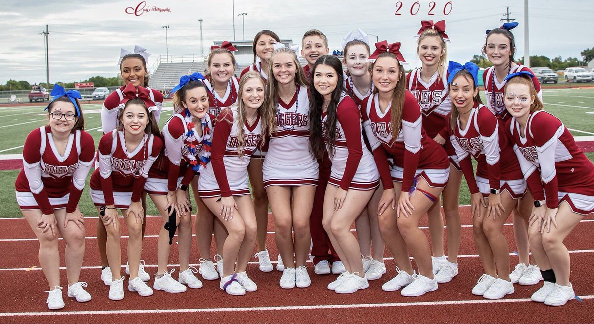 DeweyBball's tweet photo. Good luck @dewey_cheer at Regionals today. https://t.co/uTBCuS6jnK