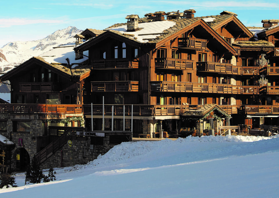 ForbesLife's tweet photo. Want to ski and socially distance? Here are some exclusive spots in Europe and the U.S. https://t.co/3RiNXoXukn https://t.co/elAaHKKImK