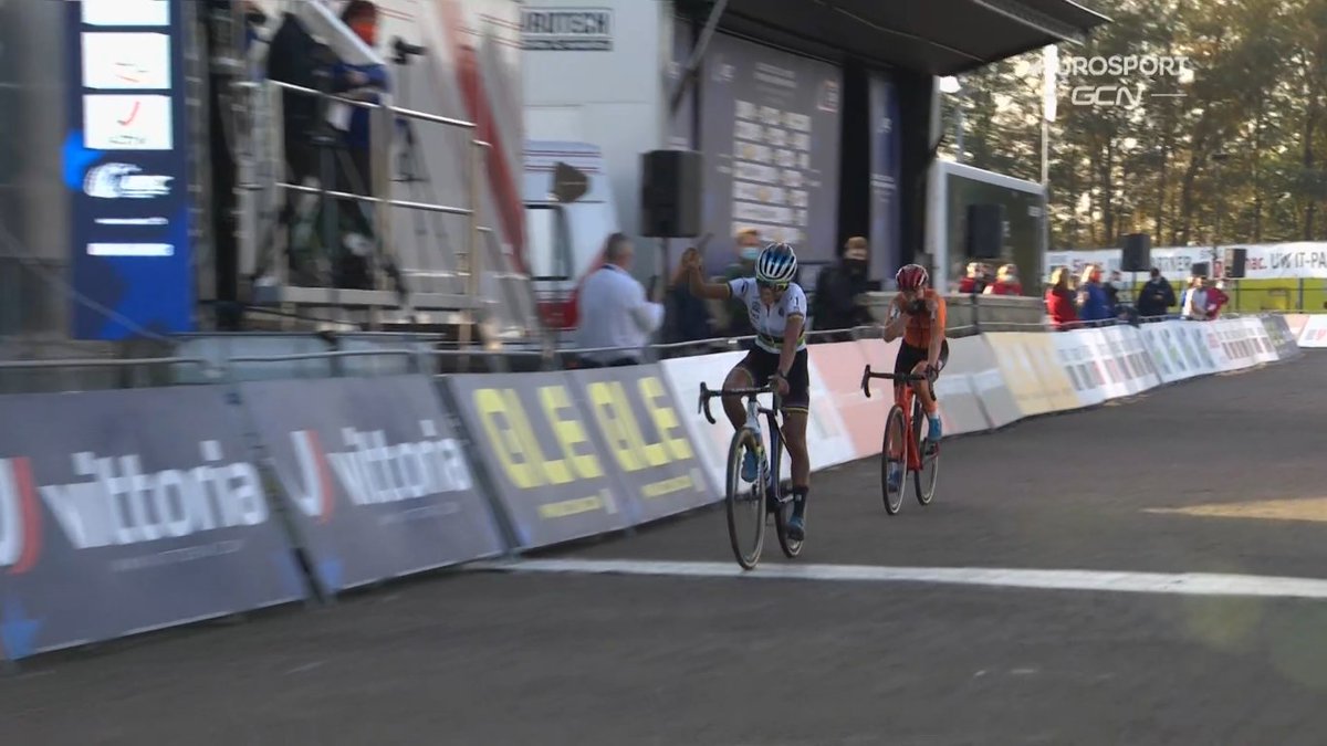 LeGruppetto's tweet photo. Ceylin del Carmen Alvarado s'impose sur le championnat d'Europe pour sa première en Elites ! Elle devance au sprint Annemarie Worst après une lutte acharnée.

Lucinda Brand complète le podium. Côté français Perrine Clauzel termine à une superbe 5ème place ! #EuroCross20 https://t.co/0qX77Xr5mN