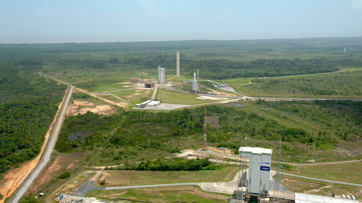 CNES's tweet photo. Au Centre Spatial Guyanais, l’ESA et le CNES font le choix des énergies renouvelables pour alimenter le Port spatial de l’Europe 🚀 https://t.co/XQRmyZIQuS https://t.co/4779DKchix