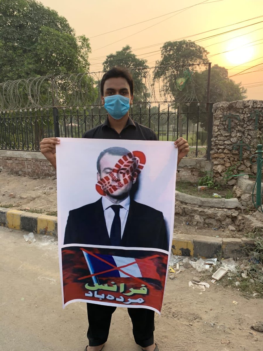 HamzaWaqarKhan's tweet photo. خاکے بنانے والے خاک میں مل جائیں گے لیکن میرے نبی ﷺ کا ذکر ہمیشہ بلند رہے گا
#FixitMultan
#Respect4ProphetPBUH
#bycottfranceproducts #bycott
@boycott_fr_bot https://t.co/OrmUyjZzop