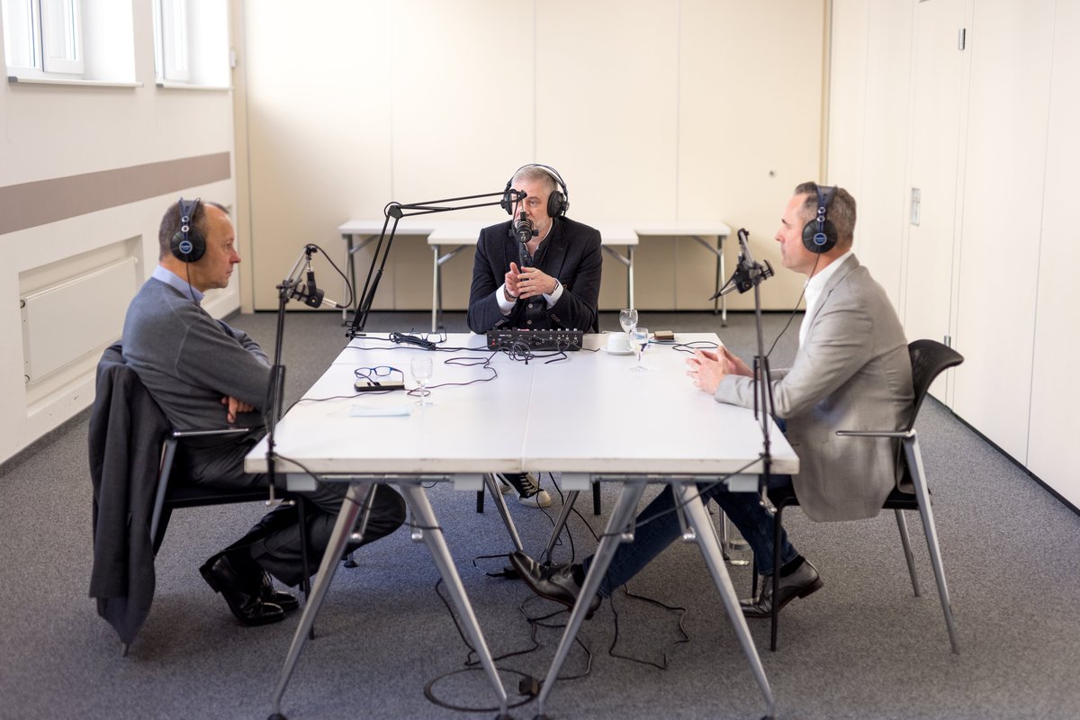 CDU-Fraktion Sachsen (@cdu_slt) on Twitter photo In der neuen Folge unseres #Podcast "Tacheles! Politik im Klartext" redet <a href="/_FriedrichMerz/">Friedrich Merz</a> mit unserem Wirtschaftspolitiker <a href="/JanHippold/">Jan Hippold</a> über die Lage der ostdeutschen #Wirtschaft und ihre #Chancen
bit.ly/2GFWbQ0 In der neuen Folge unseres #Podcast "Tacheles! Politik im Klartext" redet <a href="/_FriedrichMerz/">Friedrich Merz</a> mit unserem Wirtschaftspolitiker <a href="/JanHippold/">Jan Hippold</a> über die Lage der ostdeutschen #Wirtschaft und ihre #Chancen
bit.ly/2GFWbQ0