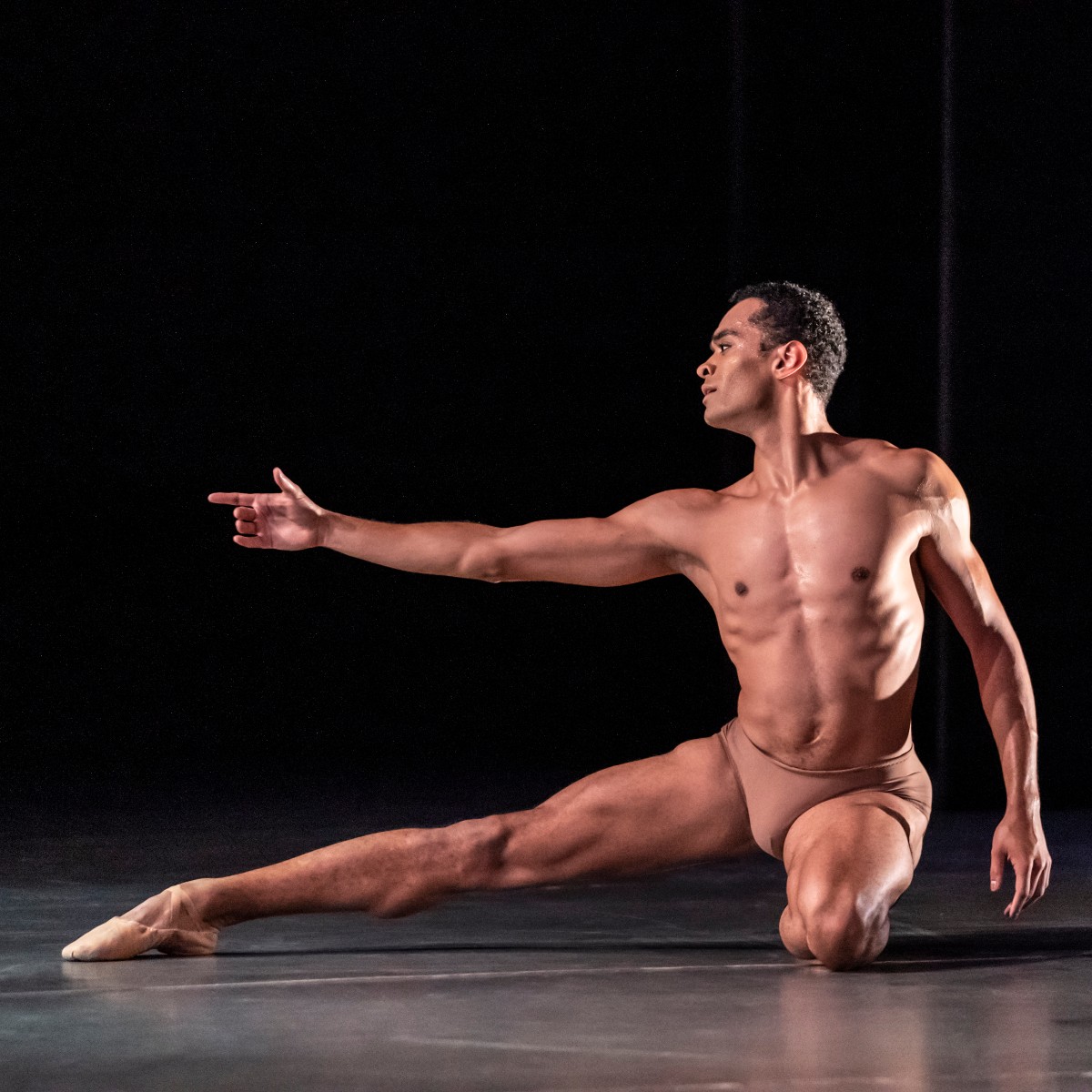 Performed alongside our brand-new ballet Lazuli Sky is Valery Panov's powerful and visceral Liebestod, and Vicente Nebrada's latin-infused Our Waltzes. 

(1/4)